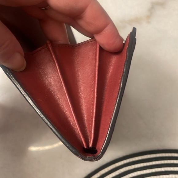 PRICE DROP Gucci micro GG long wallet with GG gold tone heart - Picture 15 of 17